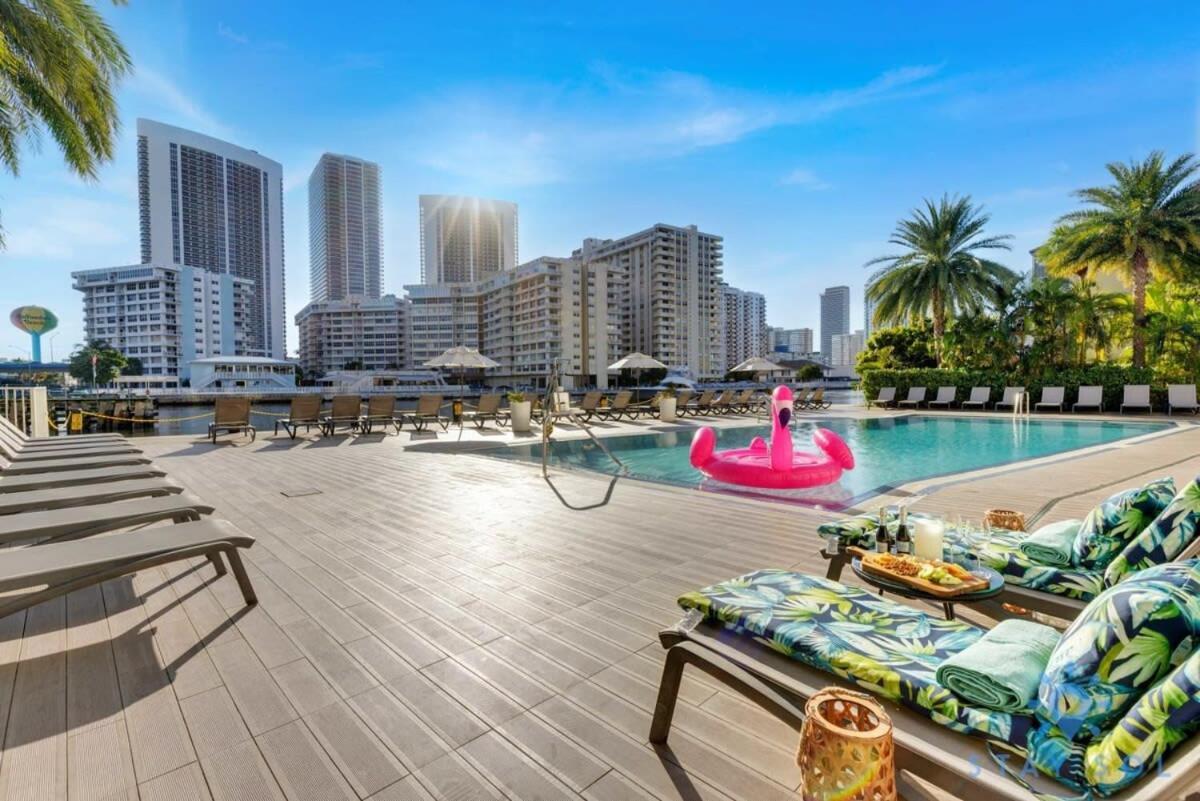 Balcony - Pool - Near Beach - Gym Холандейл Бийч Екстериор снимка