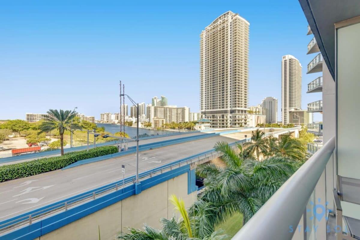 Balcony - Pool - Near Beach - Gym Холандейл Бийч Екстериор снимка